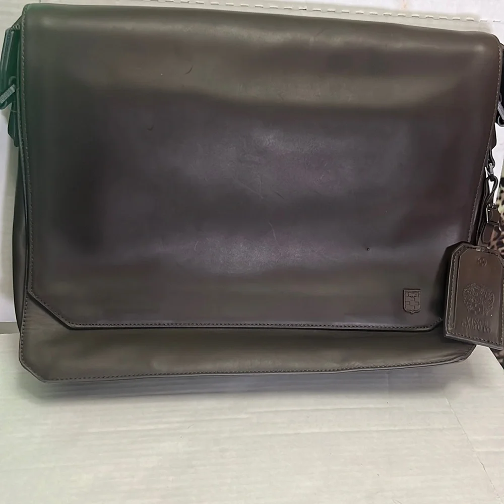 VINCE CAMUTO Unisex Office bag 💼 with tag name and padded for laptop or iPad